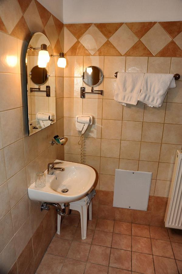 Castri Hotel ذلفي المظهر الخارجي الصورة